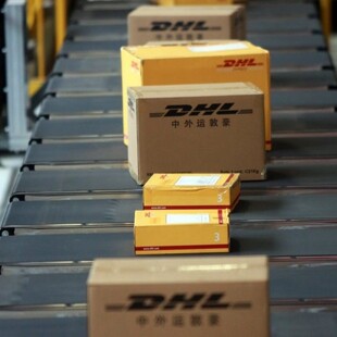 Η DHL αναστέλλει τις παραδόσεις αξίας άνω των 800 δολαρίων στις ΗΠΑ λόγω δασμών Τραμπ