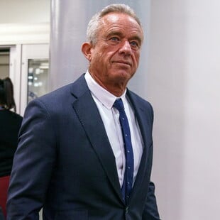 «Εξαιρετικός θεραπευτής»: Ο Ρόμπερτ Κένεντι επέναισε γιατρό που δεχόταν ασθενείς ενώ είχε ιλαρά