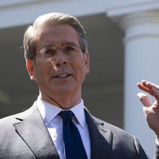 Εμπορικός πόλεμος: Η εμπορική αντιπαράθεση με την Κίνα δεν είναι βιώσιμη, εκτιμά ο Αμερικανός υπουργός Οικονομικών