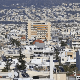 Airbnb: Μη νόμιμη η εγκύκλιος της ΑΑΔΕ για το τέλος επιτηδεύματος – Παραπομπή στην Ολομέλεια του ΣτΕ