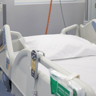 Φωτιά σε σπίτι στο Αργοστόλι: Με διπλό θερμικό έγκαυμα στους πνεύμονες το 3χρονο παιδί