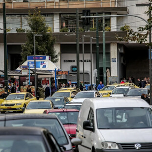 Κίνηση στους δρόμους: Καθυστερήσεις στον Κηφισό και το κέντρο της Αθήνας