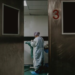 Ασθενής έπιασε φωτιά σε χειρουργείο: «Αστοχία σε ιατροτεχνολογικό εξοπλισμό» λέει η Υγειονομική Περιφέρεια