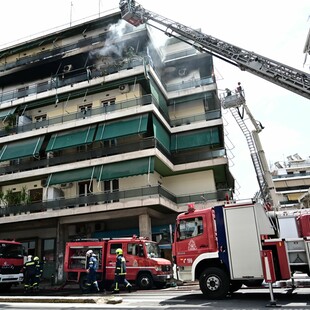 Φωτιά σε διαμέρισμα στους Αμπελόκηπους - Απεγκλωβίστηκε ηλικιωμένη
