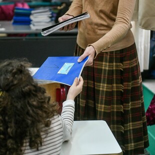 Πότε κλείνουν τα σχολεία για καλοκαίρι: Πότε διεξάγονται οι εξετάσεις