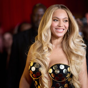 Η Beyoncé με τις κόρες της Blue Ivy και Rumi στη σκηνή