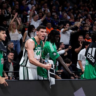 Euroleague: Ο Παναθηναϊκός «έσπασε» την έδρα της Εφες με 81-77 και έκανε το 2-1
