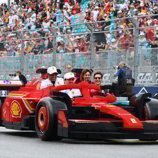 Η Lego κατασκεύασε αυτοκίνητα F1 κανονικού μεγέθους για την παρέλαση στο Μαϊάμι GP