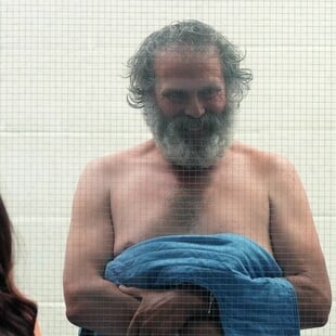 Τζένιφερ Άνιστον: Χωρίς μπλούζα ο stalker της στο δικαστήριο