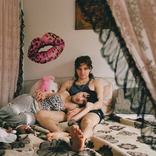 Morning Wood: Η Αθήνα ξυπνάει καυλωμένη. Ανάγνωση με το ποτήρι γάλα σου…