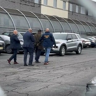 ΗΠΑ: Συνελήφθη δήμαρχος του Νιου Τζέρσεϊ σε διαμαρτυρία για νέο κέντρο κράτησης μεταναστών
