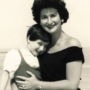 Η μητέρα της γελά – η Chantal Akerman γράφει