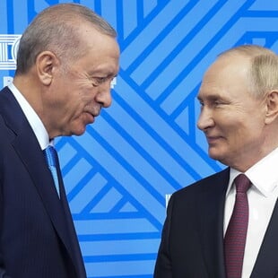 Η ΕΕ περιμένει τη Σύνοδο Τουρκίας πριν πιέσει τις ΗΠΑ για νέες κυρώσεις κατά της Ρωσίας
