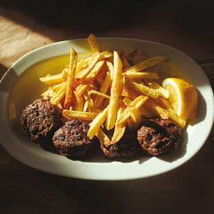 Έξι μεζεδοπωλεία 