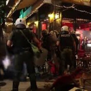 Νέα αστυνομική επιχείρηση στη Νομική - Αστυνομικοί εισέβαλαν σε καταστήματα στα Εξάρχεια 