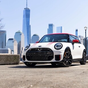 To MINI John Cooper Works στους δρόμους της Νέας Υόρκης