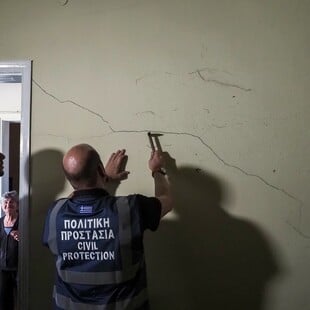 Σεισμοί στην Εύβοια: Σε έκτακτη ανάγκη το Μαντούδι - Πιθανότητα για 5,5 Ρίχτερ, λέει ο Τσελέντης