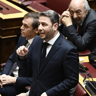 Τέμπη: Πρόταση ΠΑΣΟΚ για προανακριτική Καραμανλή - Έντονη αντίδραση από τη ΝΔ