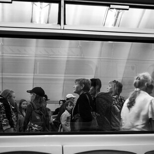 «Πιάστε κουβέντα με αγνώστους» - Το πείραμα γιατρού του Harvard στη στάση του μετρό