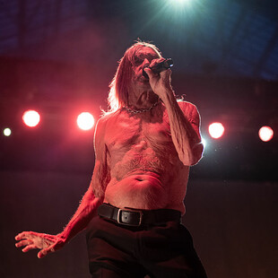 Ιστορική αποχώρηση από τον Iggy Pop: Έφυγε από τη σκηνή μέσα σε φέρετρο