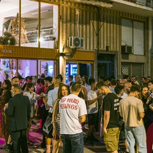 «Ό,τι είναι τώρα» — Το πάρτι του Μηλοκλέφτη που έκανε την Κυριακή να μοιάζει με Σάββατο