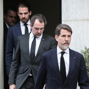 ΣτΕ: Συζητήθηκε η συνταγματικότητα του επιθέτου «Ντε Γκρες» στα δέκα μέλη της πρώην βασιλικής οικογένειας
