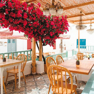 Γιαγιά Κούκου: Comfort κουζίνα στην πλατεία της Χώρας