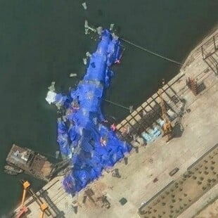 Βόρεια Κορέα: Μυστήριο με μπαλόνια δίπλα σε διασωθέν πολεμικό πλοίο του Κιμ Γιονγκ Ουν