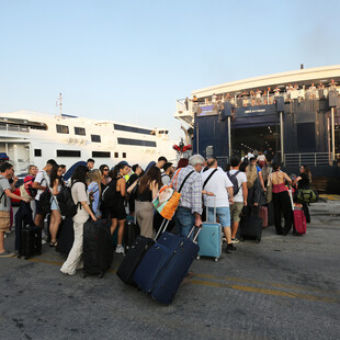 Αγίου Πνεύματος 2025: Συνεχίζεται η έξοδος για το τριήμερο - 13.810 επιβάτες αναχωρούν σήμερα από τα λιμάνια