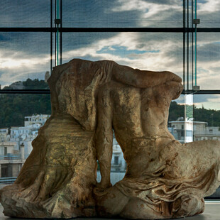 Μαρία Λουτζακλή: Τι βλέπουν τα αγάλματα