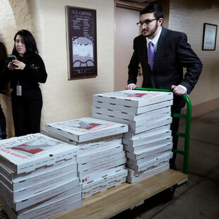 Γιατί παρακολουθούν τις παραγγελίες πίτσας στο Πεντάγωνο πριν από διεθνείς κρίσεις