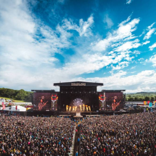 Download Festival: Η αστυνομία καλεί τους ροκάδες να απενεργοποιήσουν τα κινητά τους - Ο λόγος
