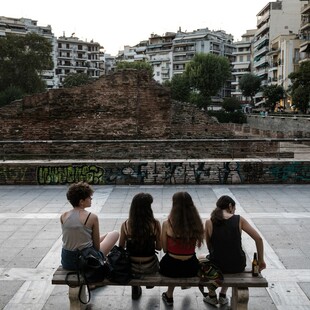 Σε τριπλάσια επίπεδα από την ΕΕ η φτώχεια και κοινωνική στέρηση στους νέους στην Ελλάδα