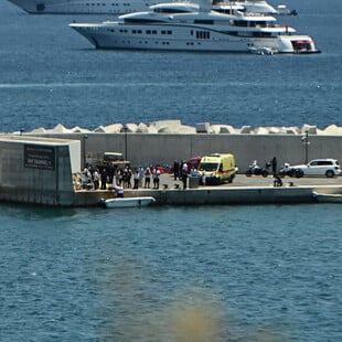 Βουλιαγμένη: Τα δύο επικρατέστερα σενάρια για την πτώση του ελικοπτέρου