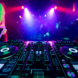 Bolivar: Δύο μαγικές νύχτες 19 και 21 Ιουνίου, ένα dancefloor. 