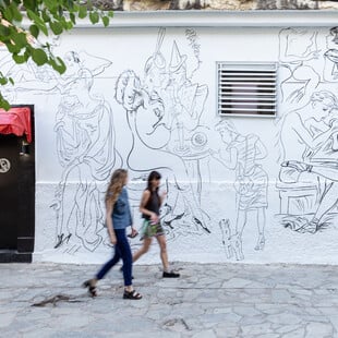 Μια νέα τοιχογραφία με τη ζωή των σεξεργατριών σε έναν δρόμο του Μεταξουργείου