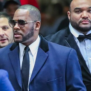 Στο νοσοκομείο ο R. Kelly - Κατέρρευσε στο κελί του μετά από υπεβολική δόση