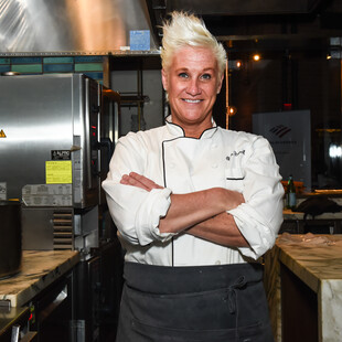 Πέθανε η σεφ και τηλεοπτική σταρ Anne Burrell 