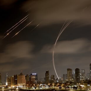 Ισραήλ: Νέoς κύκλος ιρανικών πυραυλικών επιθέσεων - Εκτόξευσαν υπερηχητικούς πυραύλους στο Τελ Αβίβ