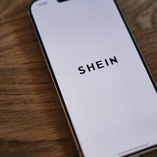 Το Shein, ο μεγαλύτερος ρυπαντής της μόδας για δεύτερη χρονιά