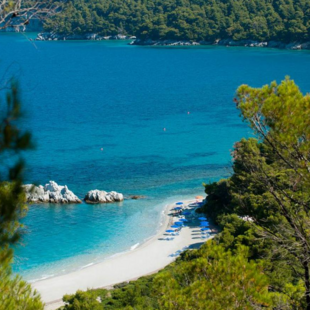 Οι Γερμανοί ψηφίζουν Σκόπελο ως έναν από τους καλύτερους «μυστικούς» προορισμούς της Μεσογείου