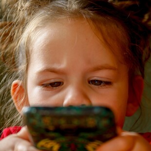 Ολλανδία: Μπλόκο στα social media για παιδιά κάτω των 15 ετών