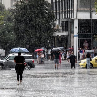 Καιρός: Έκτακτο δελτίο επιδείνωσης - Πού αναμένονται καταιγίδες και μπουρίνια