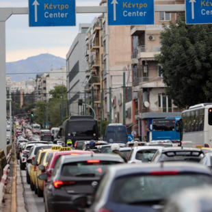 Κίνηση στους δρόμους: Στο «κόκκινο» ο Κηφισός - Μεγάλες καθυστερήσεις και στο κέντρο της Αθήνας