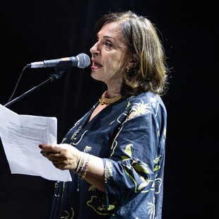 Η Χάρις Αλεξίου στη συναυλία για τη Γάζα: «Θα σας διαβάσω ποίημα, αφού δεν τραγουδώ»