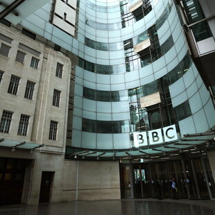[ΟΧΙ] Το BBC απειλεί με μήνυση την Perplexity για χρήση περιεχομένου χωρίς άδεια