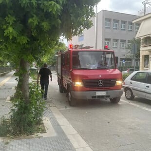 Λάρισα: Ξηλώθηκε από τους ισχυρούς ανέμους η στέγη σε γυμναστήριο Γυμνασίου