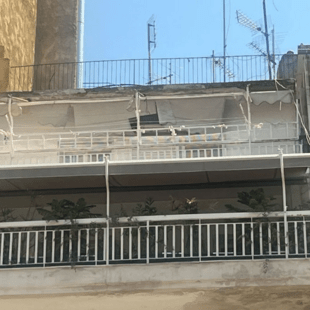 Εγκατάλειψη βρέφους στο μπαλκόνι: «Έκλαιγε γιατί το τύφλωσε η Αστυνομία με τον φακό» λέει ο πατέρας