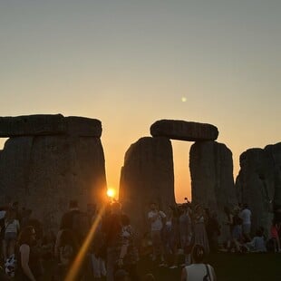 Χιλιάδες επισκέπτες στο Στόουνχεντζ για το θερινό ηλιοστάσιο