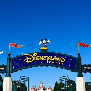 Disneyland: Συνελήφθη Βρετανός που προσπάθησε να παντρευτεί 9χρονη σε ψεύτικη τελετή 